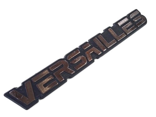 Emblema Versailles 94/96 Preto/cromo 00705b