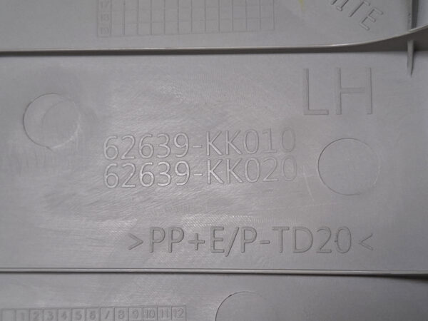 Acabamento Moldura Coluna T/LE Hilux SW4 16/21 62639kk010 - Imagem 3