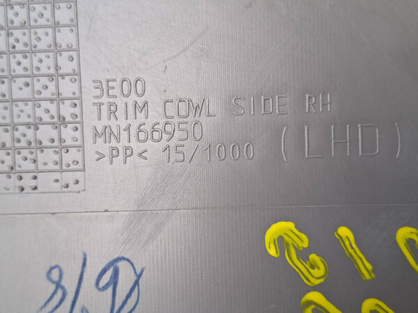 Acabamento Moldura Coluna Inf. LD L200 Triton 08/15 MN166950 - Imagem 5