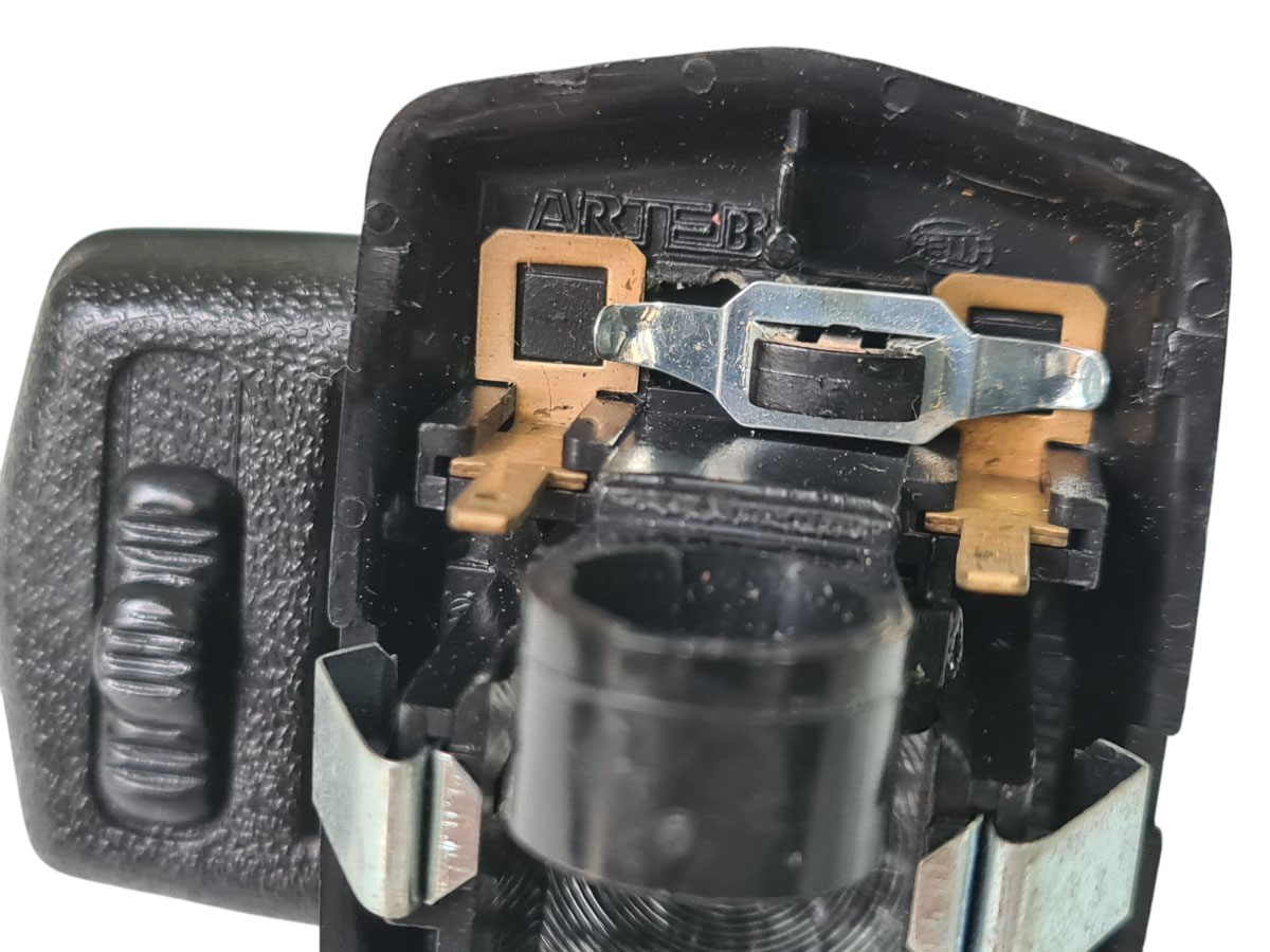 Luz Teto Cortesia Santana Arteb 84/91 Zbd947303 Incompleto - Imagem 3