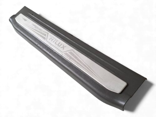 Soleira Porta D/ld Hilux C/emblema 06/15 679130k030 Cinza-escuro