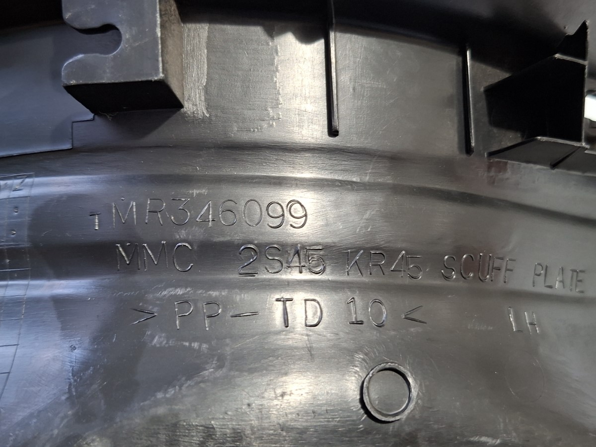 Soleira Porta T/le Pajero Tr4 08/15 Mr346099 - Imagem 5