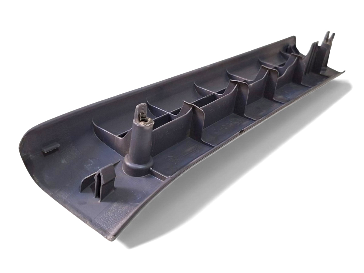 Soleira Porta T/le Hilux Sw4 97/02 6791835010 Cinza - Imagem 3