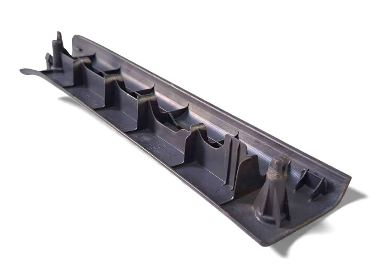 Soleira Porta T/le Hilux Sw4 97/02 6791835010 Cinza - Imagem 4