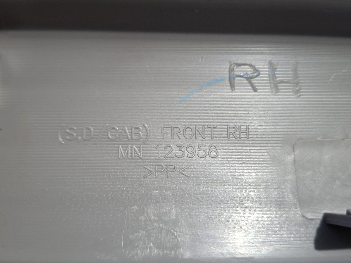 Soleira Porta D/LD L200 Triton Dakar 05/15 Mn123958 - Imagem 5