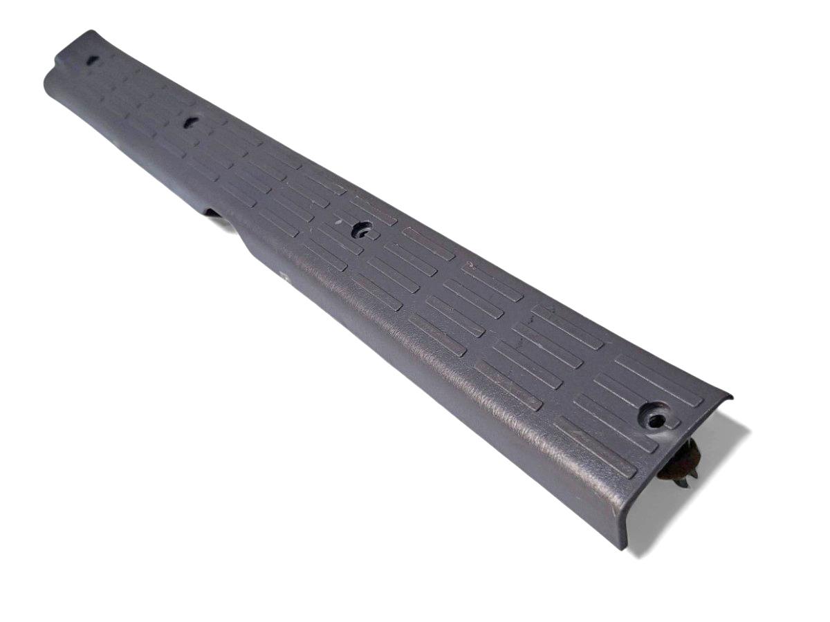 Soleira Porta D/le Hilux Sw4 97/02 6791435010 Cinza - Imagem 2