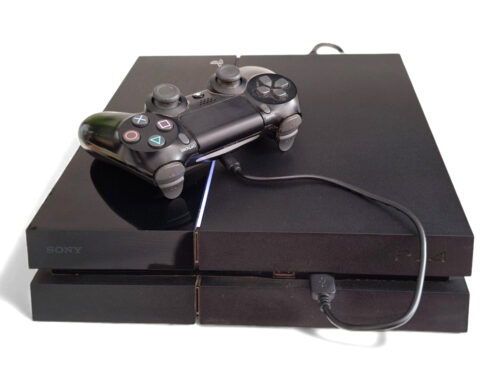 Console Sony PlayStation 4 Preto 500GB + 1 Controle