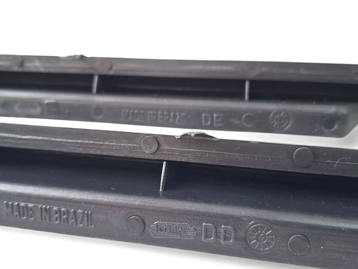 Par Friso Grade Farol Santana E Quantum 84/90 Muv Preto - Imagem 3